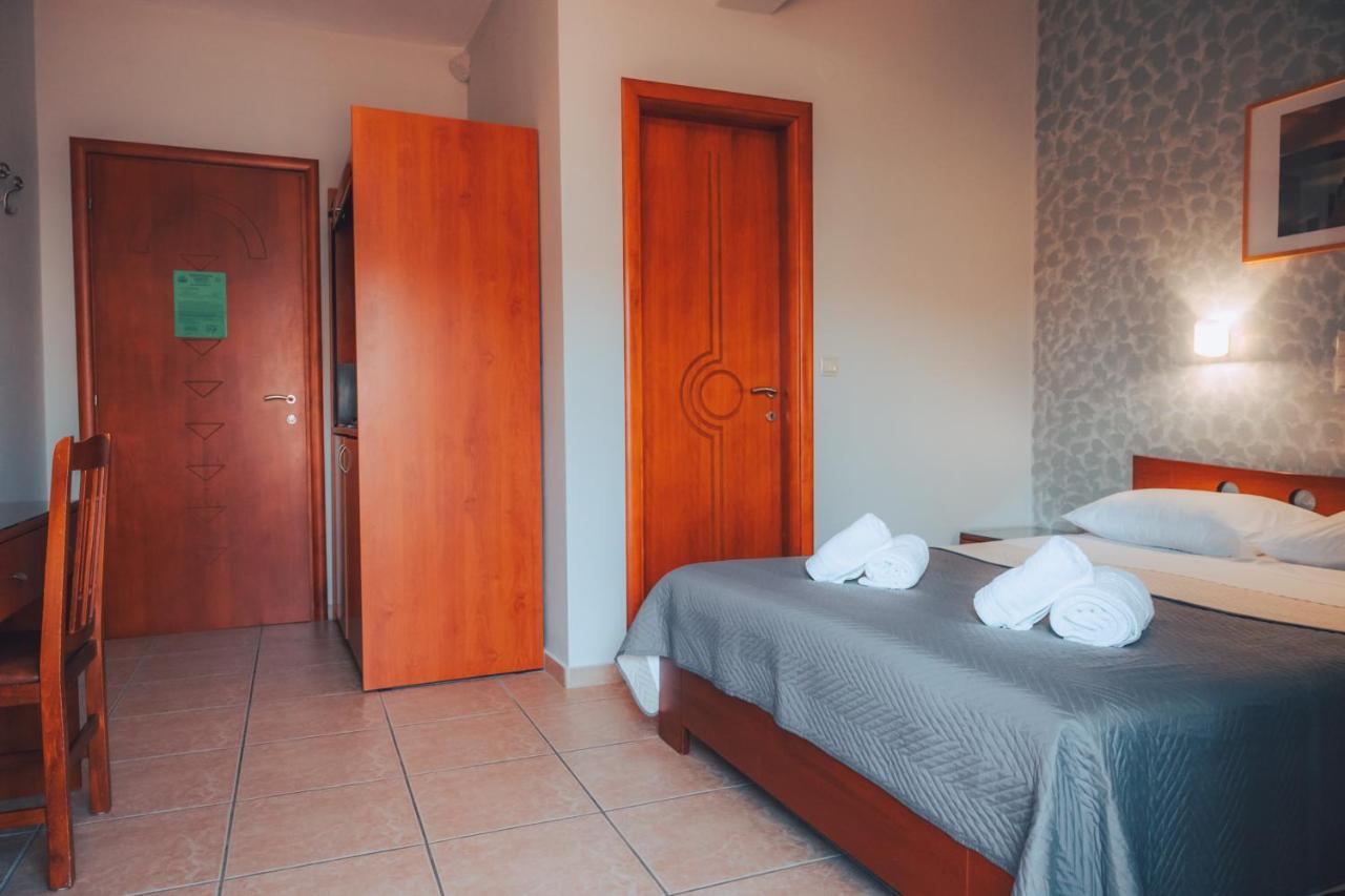 Dionysos Rooms Olympiakí Aktí Buitenkant foto